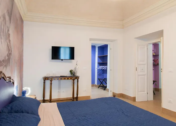 Palazzetto Alfieri Centro Storico Bed and Breakfast 3*